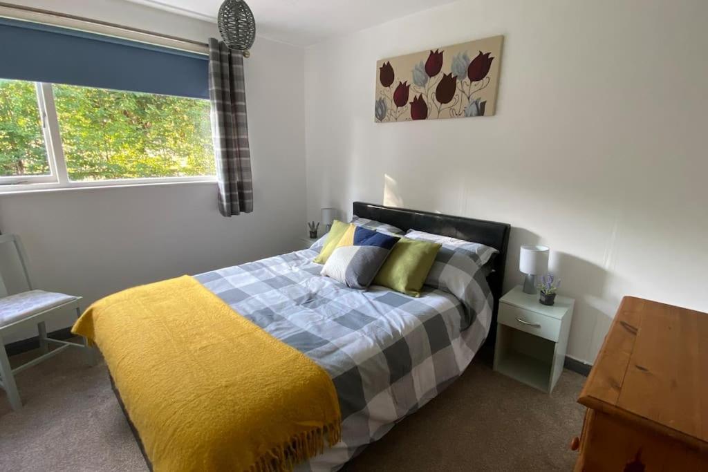 Cheerful 3 Bedroom Bungalow With Indoor Fire Place Gloucester Bagian luar foto