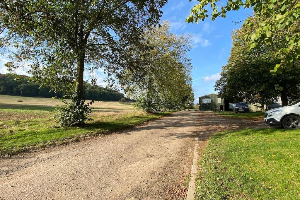 Cheerful 3 Bedroom Bungalow With Indoor Fire Place Gloucester Bagian luar foto