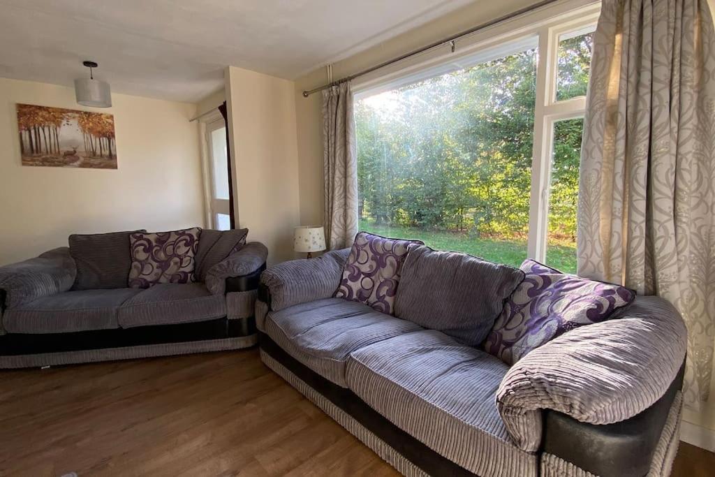 Cheerful 3 Bedroom Bungalow With Indoor Fire Place Gloucester Bagian luar foto