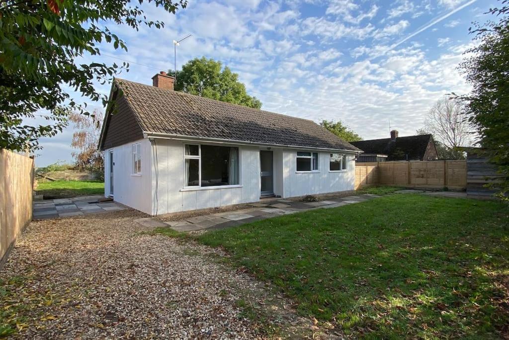 Cheerful 3 Bedroom Bungalow With Indoor Fire Place Gloucester Bagian luar foto
